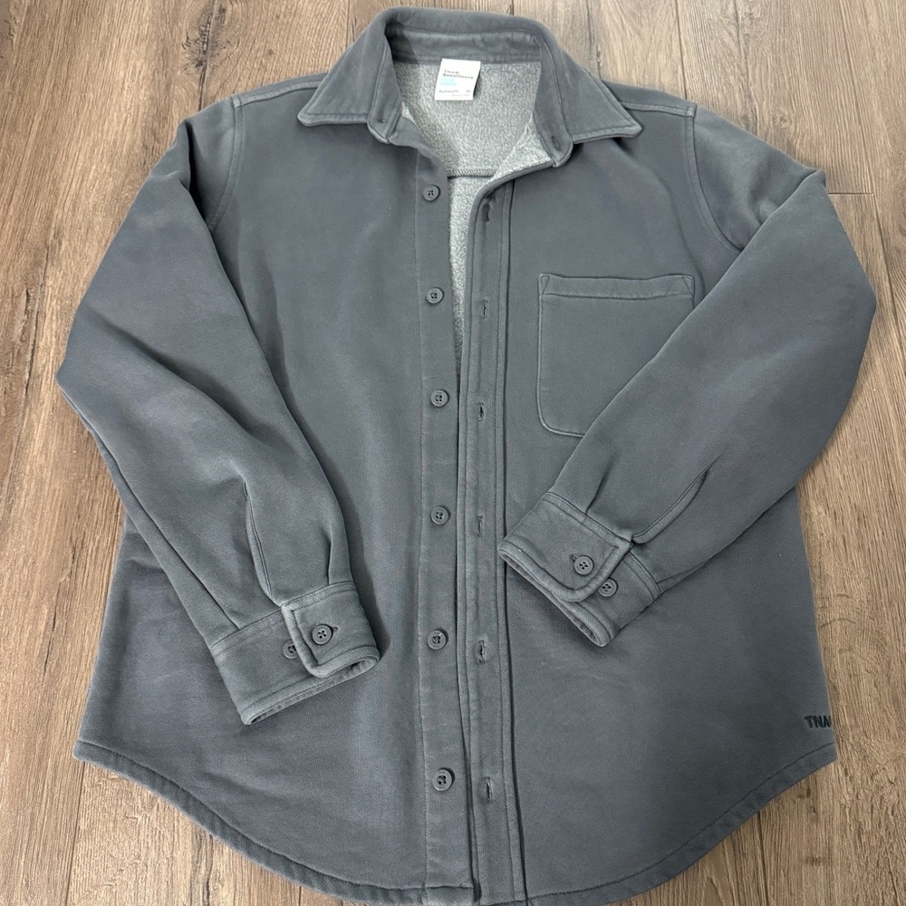 TNA COZY FLEECE BOYFRIEND FIT BUTTON UP! WORN ONCE GREAT CONDITION! SIZE XS